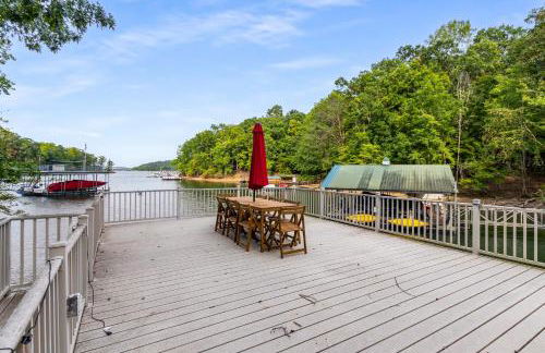 4bd Waterfront House in Lake Lanier with HotTub, FirePit, Wifi, Ping Pong and 2 Kaya - Foto 46