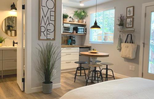 New cozy studio 2 queen beds kitchen walk to water! - Foto 37