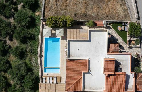 Ilys Home, a Country-chic Retreat with Pool & BBQ, By ThinkVilla - Photo 15