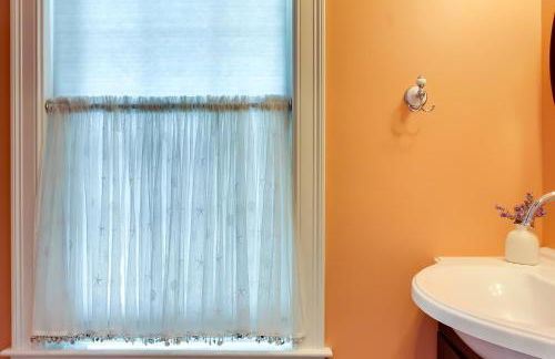 Walk to the T North Shore Retreat Near Salem Fun! - Foto 13