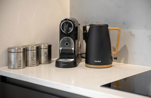 West Didsbury Retreat l Cinema l Sleeps 8 - Photo 5