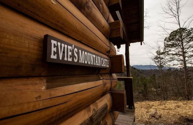 Evie's Mountain Castle 2 Bedroom Cabin by RedAwning - Foto 31