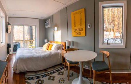 Modern Tiny House with hot tub & river near Stowe - Foto 46