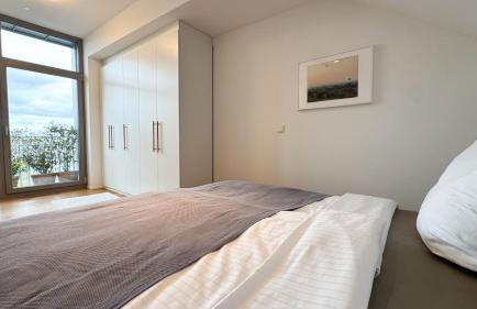 Stylish Riverfront Penthouse with Skyline View - Foto 8