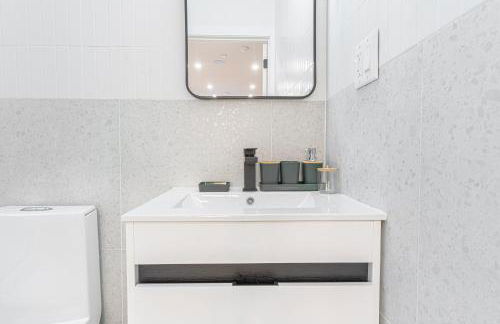 Bright Studio Duplex with Private Backyard - Foto 14