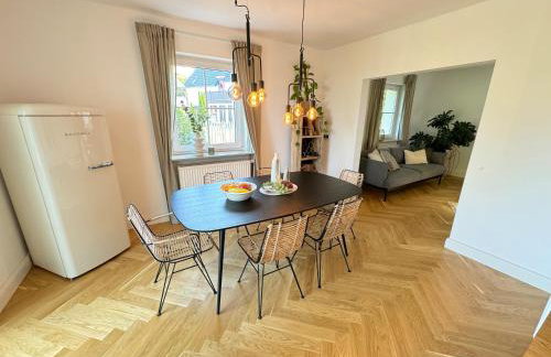 Stilvolles Haus mit Naturgarten & Weitblick - für Familien & Freunde - Foto 14