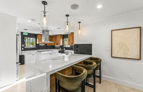 The LUX at West Event & Stay, Pool, Golf & Pickle - Foto 20