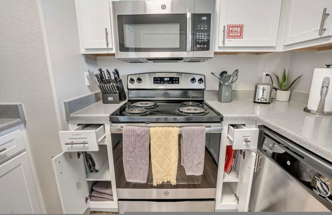 Welcoming 2BR Pool Gym Near Hill AFB Lagoon - Foto 28