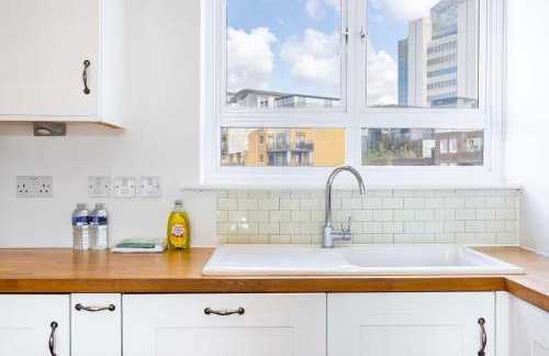 Cozy Nice View 4ppl 2Bed Flat Near River Walks St Katharine Docks BURR-86-Fred - Photo 3