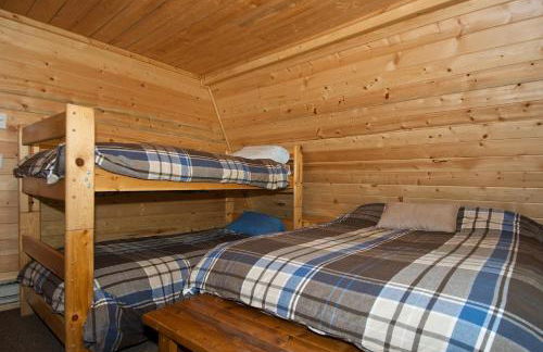 Grey Wolf Retreat by KABINO Sleeps 20 Commercial Kitchen Fire Pit WiFi Bunk Beds - Foto 45