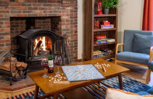 Hot Tub & Fire Pit: Cozy Pines Chalet in Poconos - Foto 3