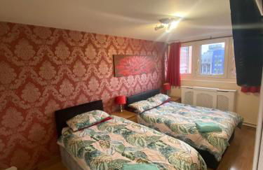 "Snooze Central" - City Centre Apartments above Victoria Centre Shopping Centre with full Kitchen in Milton Street - up to 4 Beds - most Central Location next to the Hilton Hotel - Outdoor Parking for Cars or Vans five pounds a day - Sunday 1pm Check-Out - Photo 54