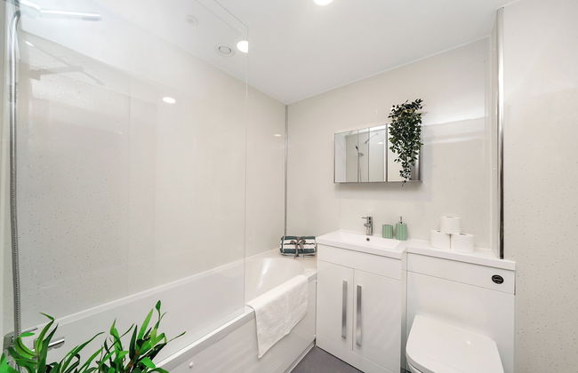 Hotel Apartment in Ilford - Photo 6