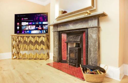 NEW! Luxurious Cottage in Durham by Stay With Us, Ideal for Large Groups & Families, Hot Tub, Sleeps 10! - Foto 16