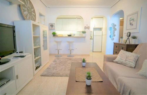 Spacious ground floor apartment overlooking the beautiful communal pool - Foto 23