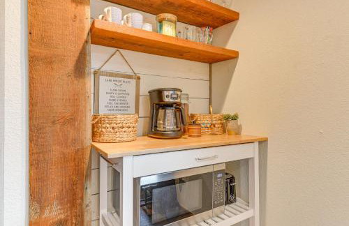 Lakefront Graford Home with Fire Pit and Private Dock! - Foto 9