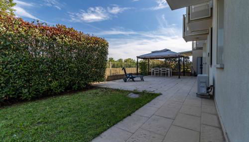 Airport Marco Polo -free park- - Photo 4, Garden, Garden view