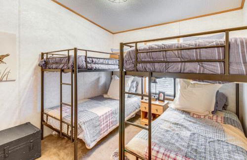 Tenstrike Lake House on 60 Acres Hike and Fish! - Foto 15