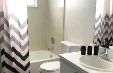 10min to Disney parks new condo free wifi & pool - Foto 15