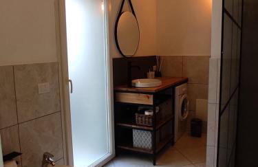 Campus House - Photo 13