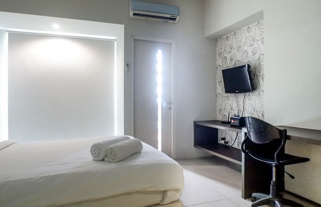 Classic Modern Studio Room Apartment at The Square Surabaya - Photo 2