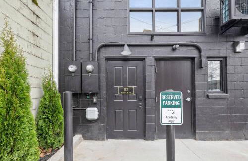 Modern Loft | Parking Included, Walk to Downtown - Foto 10