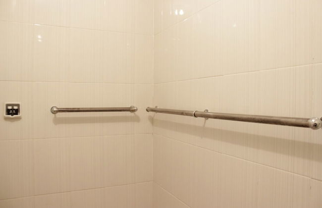 Homey and Chic 2BR Apartment Newton Residence - Foto 17