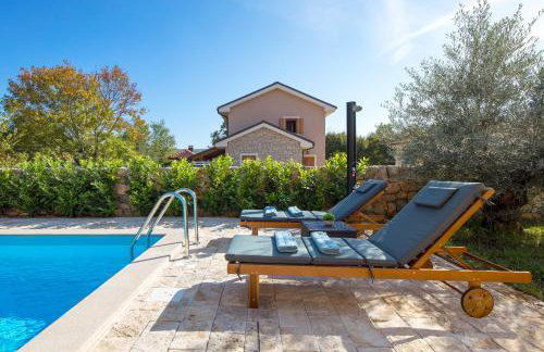 Romantic villa with pool, surrounded by nature - ID 2507 - by TRAVELER tourist agency Krk - Foto 18