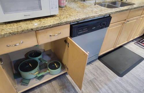 Downtown Charm Two Bedroom Home - Foto 36