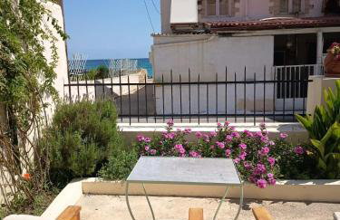 Jasmine Home by the Sea by 8essentially - Foto 1