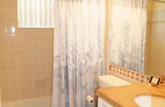 3 bedroom 2 bath home walking distance to beach - Foto 35