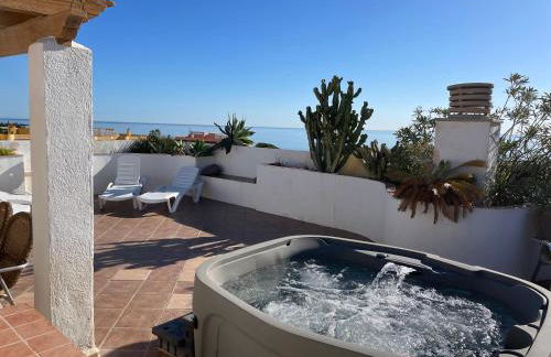 Penthouse with Private Roof terrace and jacuzzi - Photo 1