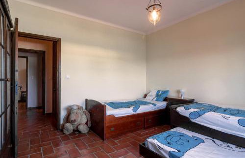 Casa com Piscina Privada em Palmela - Jardim & Estacionamento - Foto 15