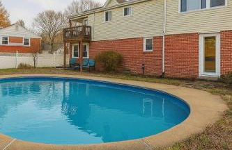 Spacious 4BR with Pool Near DC and Old Town Alexandria - Rutland - Foto 39