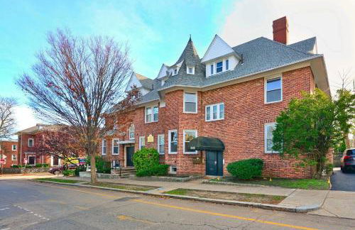 Jennifer's Cozy Apt Near Brown w In Unit Laundry - Foto 32