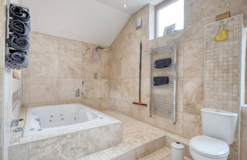 The Oak & The Log Cabin, Sleeps 10, 2 Hot Tubs Near Durham City & Bishop Auckland - Foto 19