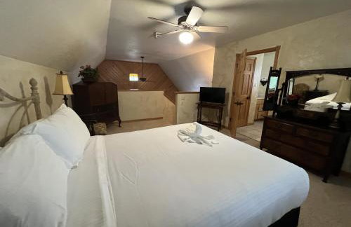 C18, Two bedroom, two bath log-sided loft Harbor North luxury loft cottage with hot tub cottage - Foto 15