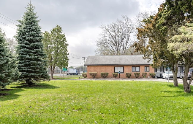 Private Room w/ Bath & Kitchen Access in Brownstown - Foto 16