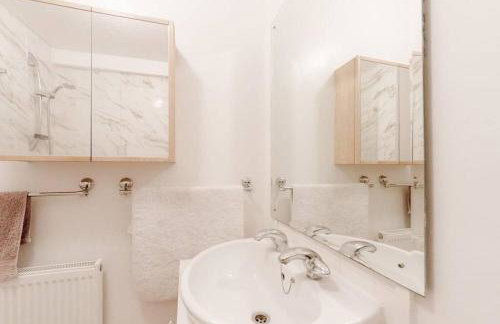 Spacious Two Double Bedroom Flat - Foto 8