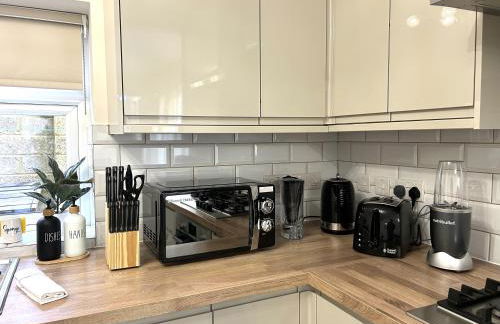 Modern 3-Bedroom 2-Bathroom Flat with Garden at Hanwell - Foto 8