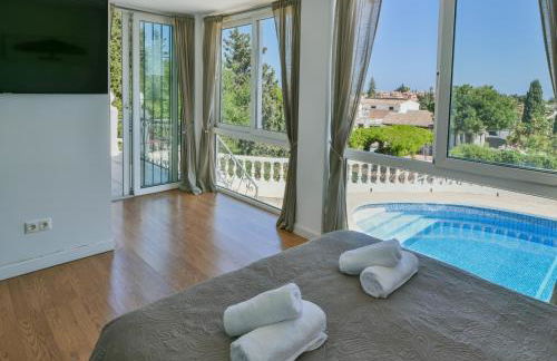 Heated pool and fantastic views BBQ Beach 5 mins - Photo 37