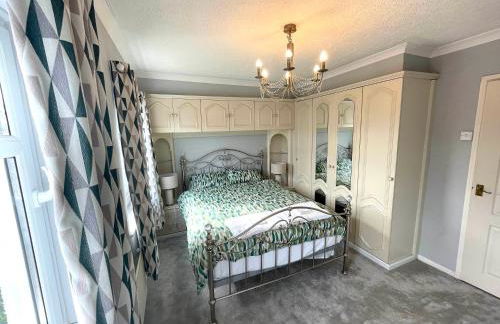 Cozy 3 Bedroom Home - Photo 2