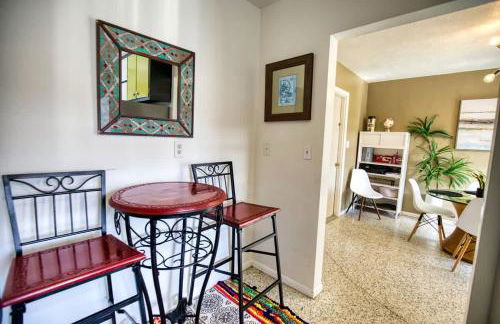 Retro-Inspired Stay BBQ Patio Close to Downtown - Foto 18