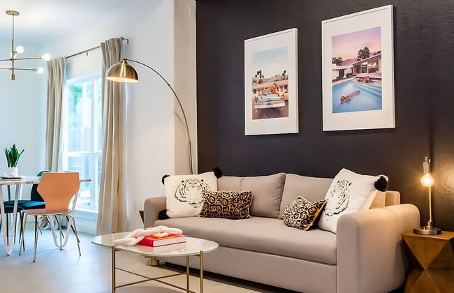 Pool Hottub Magic School Bus 5 Mins to Downtown - Photo 13