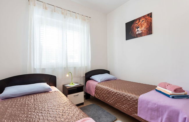 Simplistic Apartment in Neviđane near Sea - Foto 7