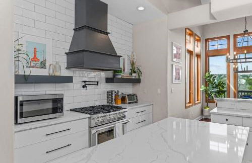 Luxurious Lake Park House: Sleeps 25, Pool, Hot-tub, Firepit and Game Room! - Foto 70