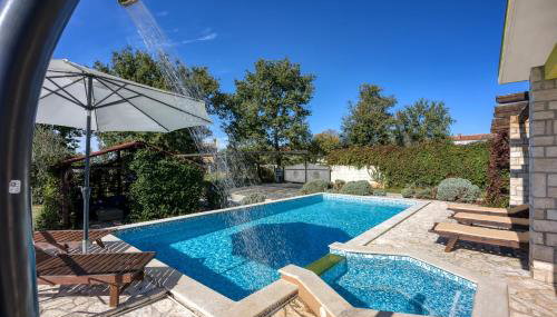 Villa LUMARE AQUA - Pool, Jacuzzi & Garden - Foto 4, Garden, sunbed