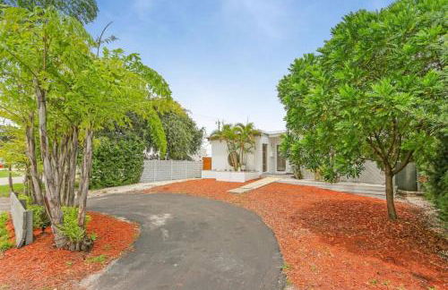 Oakland Oasis 4BDHeated PoolSpa5min to beach - Photo 9