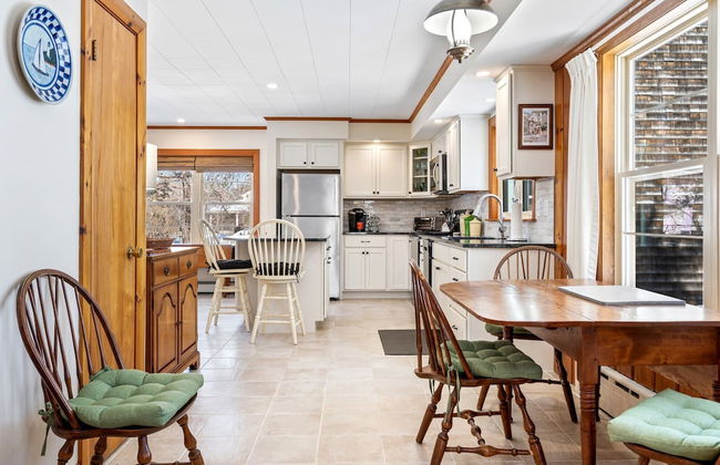 Bayview Beach Cottage For 4! - Photo 14