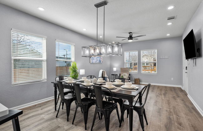 Retreat to a Brand-new Downtown Home 4br/3ba! - Photo 20